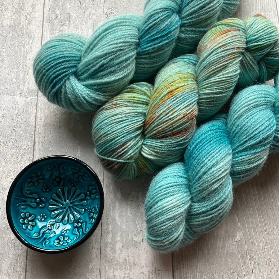 Hand dyed knitting yarn DK 100g Kent Romney semi solid Winter Volk 