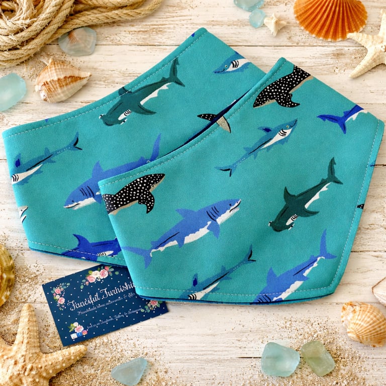 Bandana Baby Bib - age 6-12 months 