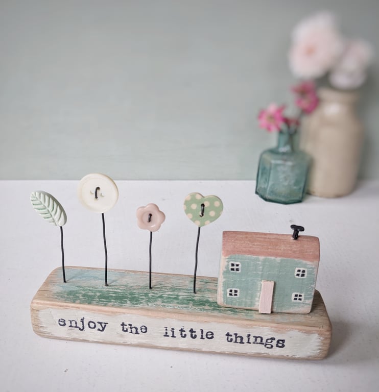 Little Wooden House with Clay & Button Garden 'Enjoy the little things'