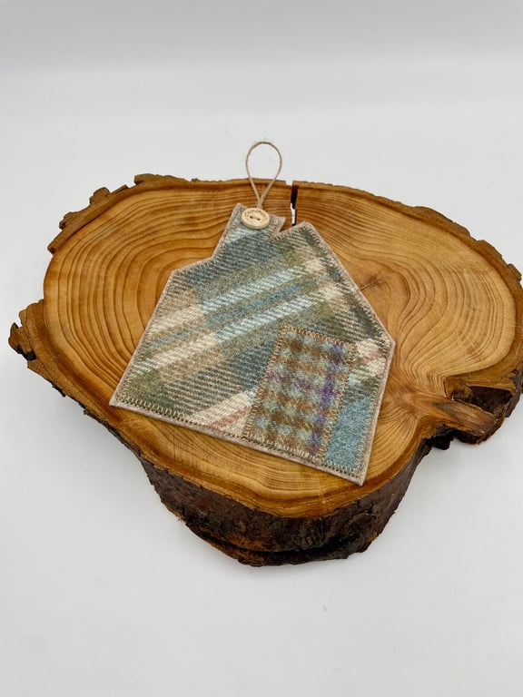 Scottish tweed house mug rug