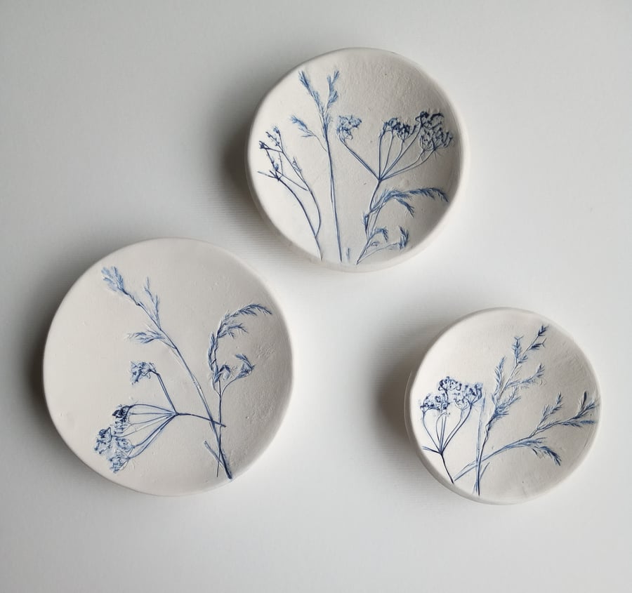 Set of 3 ceramic trinket bowls 