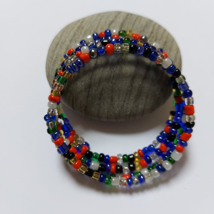 Memory wire bracelet with multicoloured glass beads