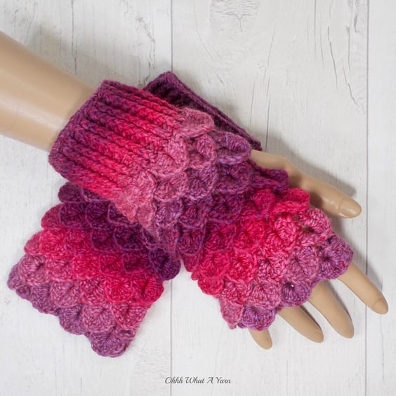 Pink and purple dragon scale gloves. Fingerless gloves. Crocodile stitch. 