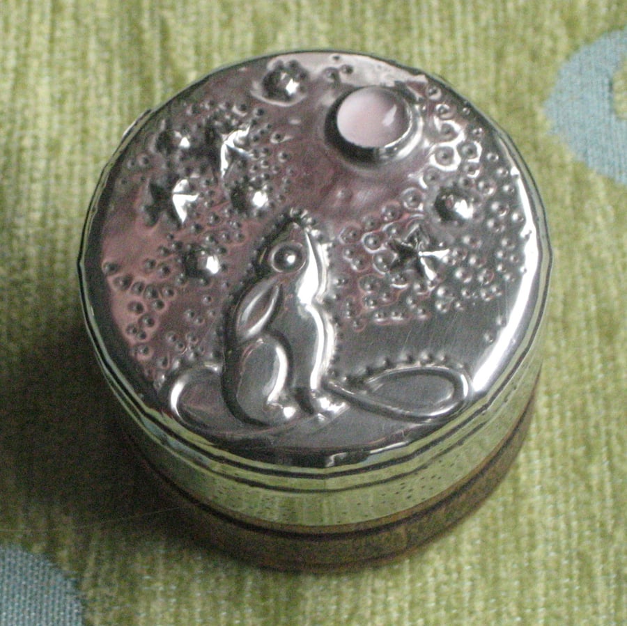 Moongazing Hare Silver Pewter Box with Rose Quartz