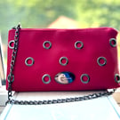 Shoulder bag in Red faux leather with eyelets and chain strap 