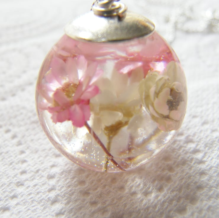 Daisy Flower Necklace, Resin Real Flower Globe Folksy