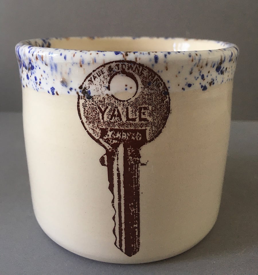 Key Store. Ceramic Key pot.
