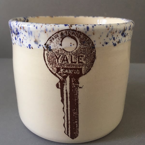 Key Store. Ceramic Key pot.