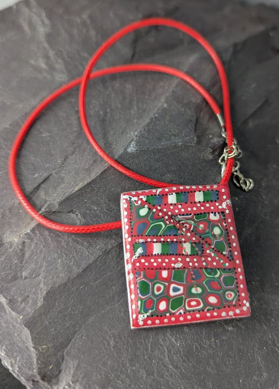 Red and green brooch pendant