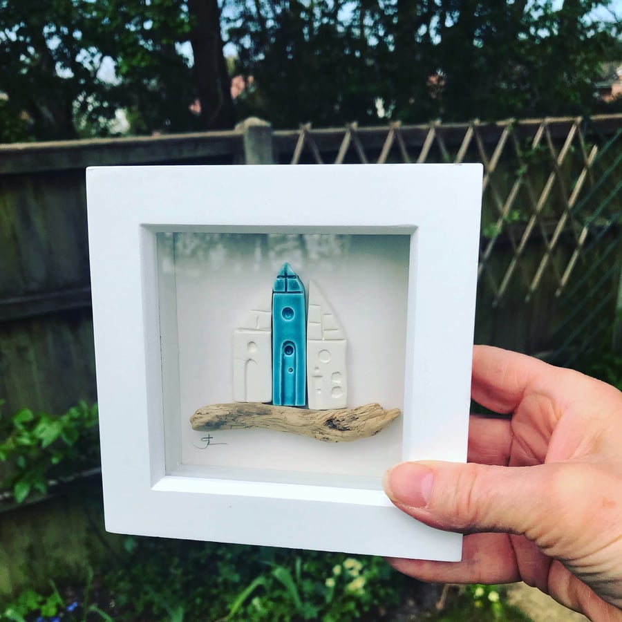 Little beach houses picture with driftwood  - Box Frame