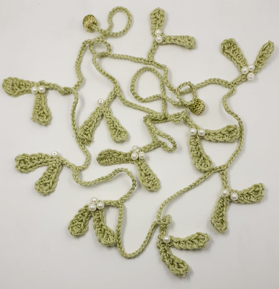Crochet Mistletoe Garland with Glass Bead Berries 