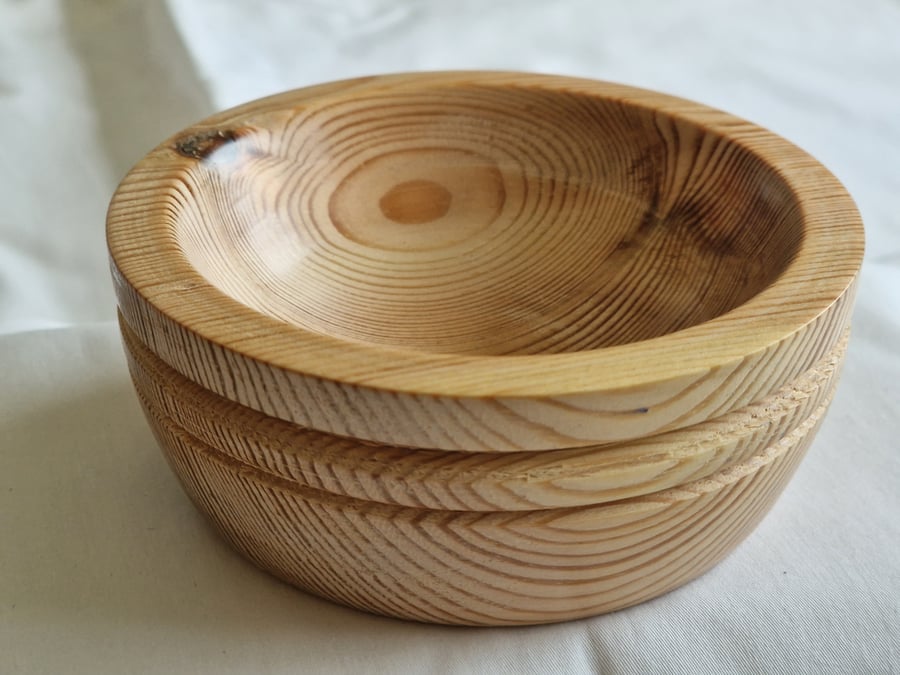 Pine wood dish