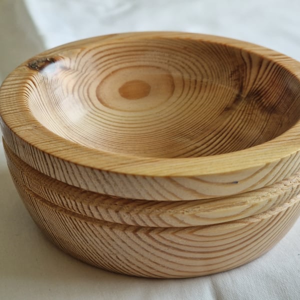 Pine wood dish