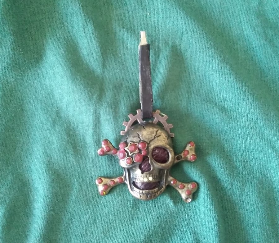 Skull & Crossbones Steampunk Brooch