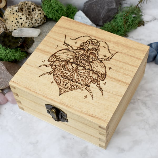 Steampunk bee. Pyrography wooden box.