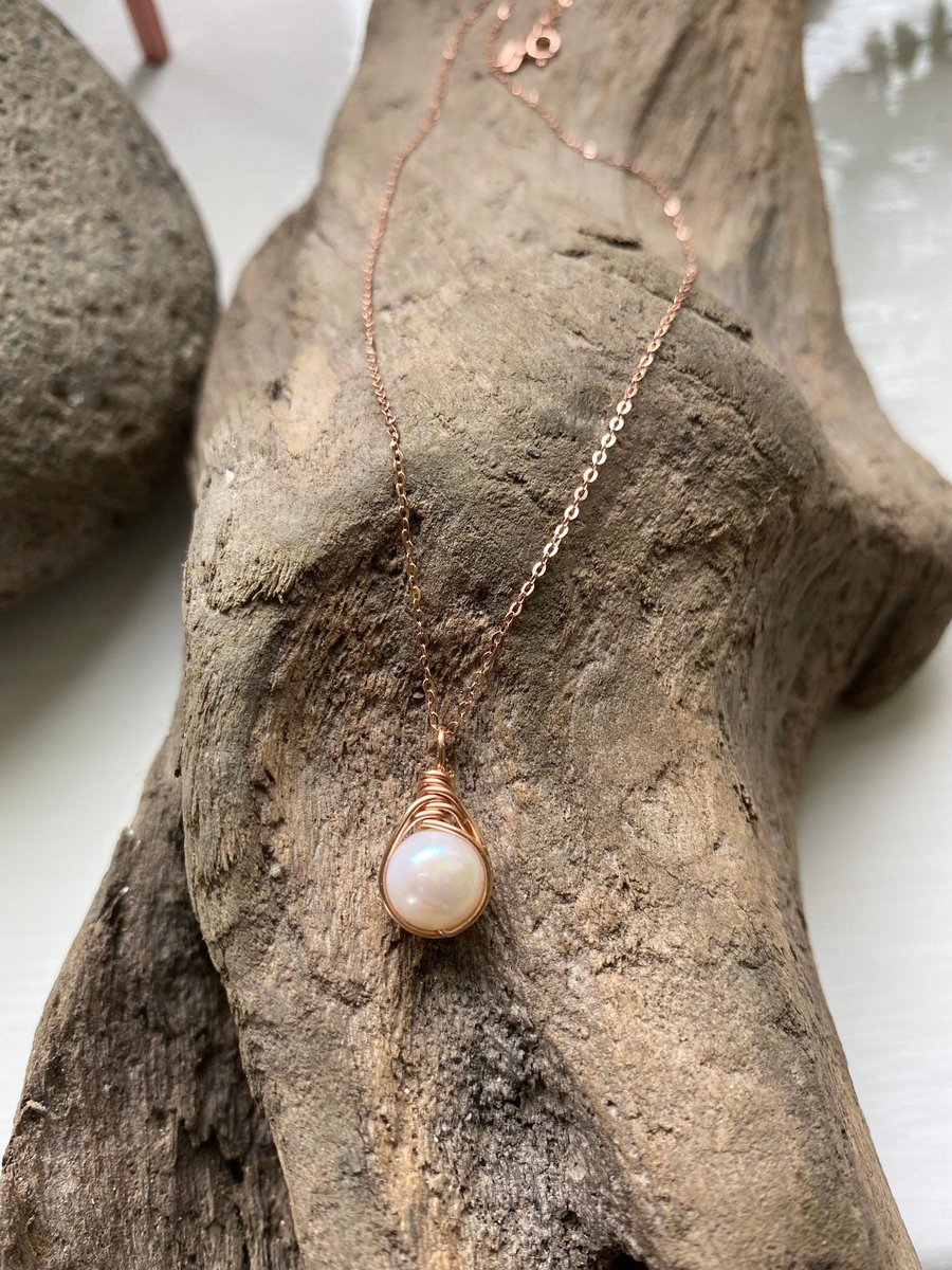 Rose Gold and Freshwater Pearl Necklace