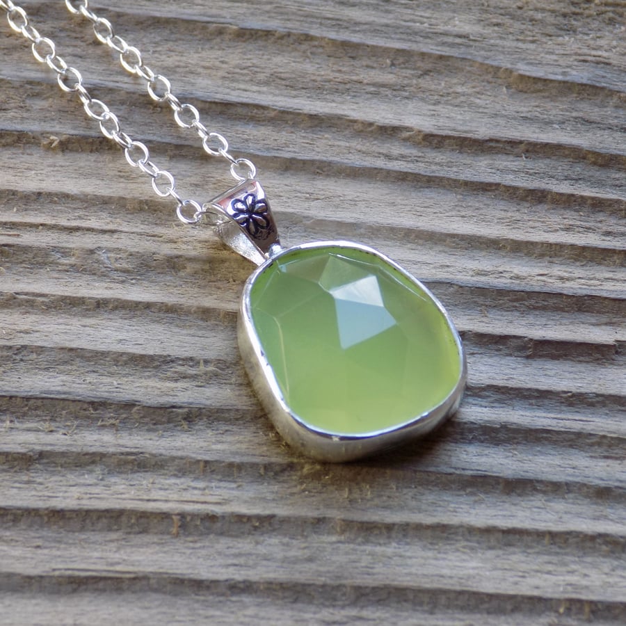 Sterling silver and checker lime green chalcedony bezel set pendant