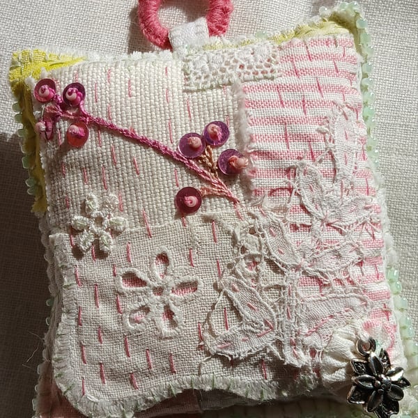 The slow-stitched lavender sachet with a flower charm