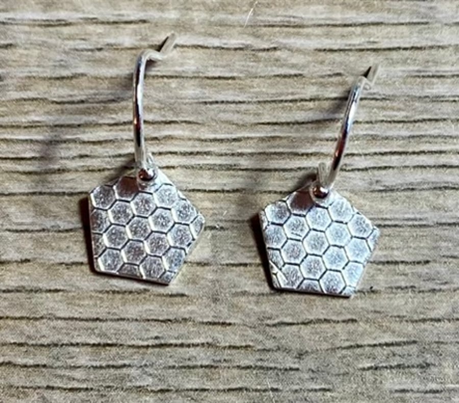 Silver honeycomb pattern earrings