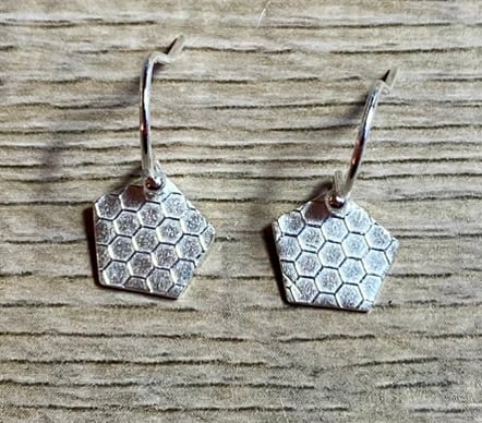 Silver honeycomb pattern earrings