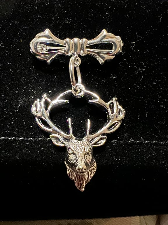 Reindeer Stag Christmas Winter Pin Brooch
