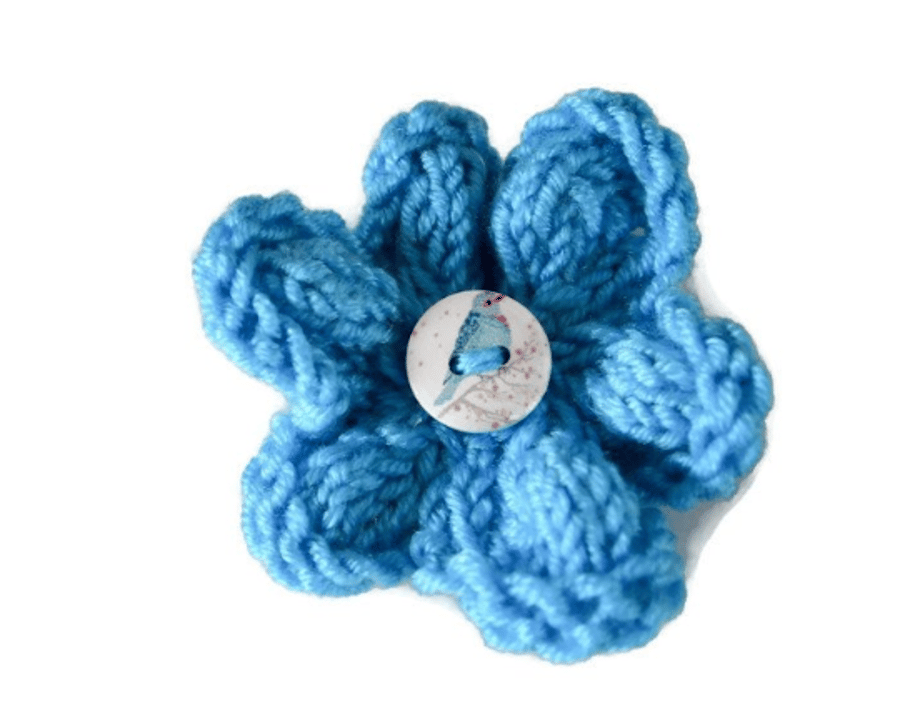 Hand knitted flower brooch pin - blue and white