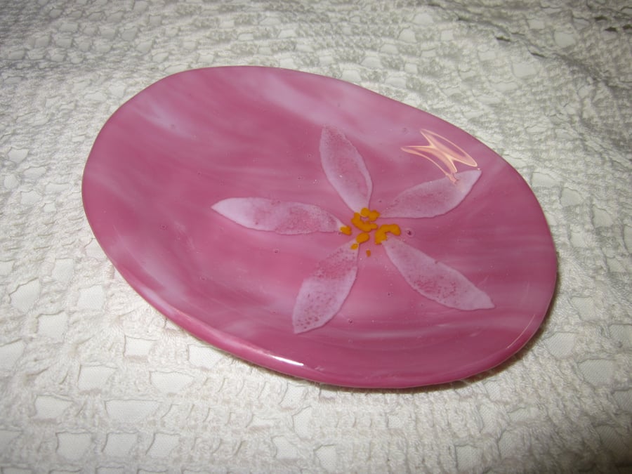 Handmade fused glass soap dish - pale pink daisy on pretty marbled pink