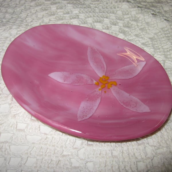 Handmade fused glass soap dish - pale pink daisy on pretty marbled pink