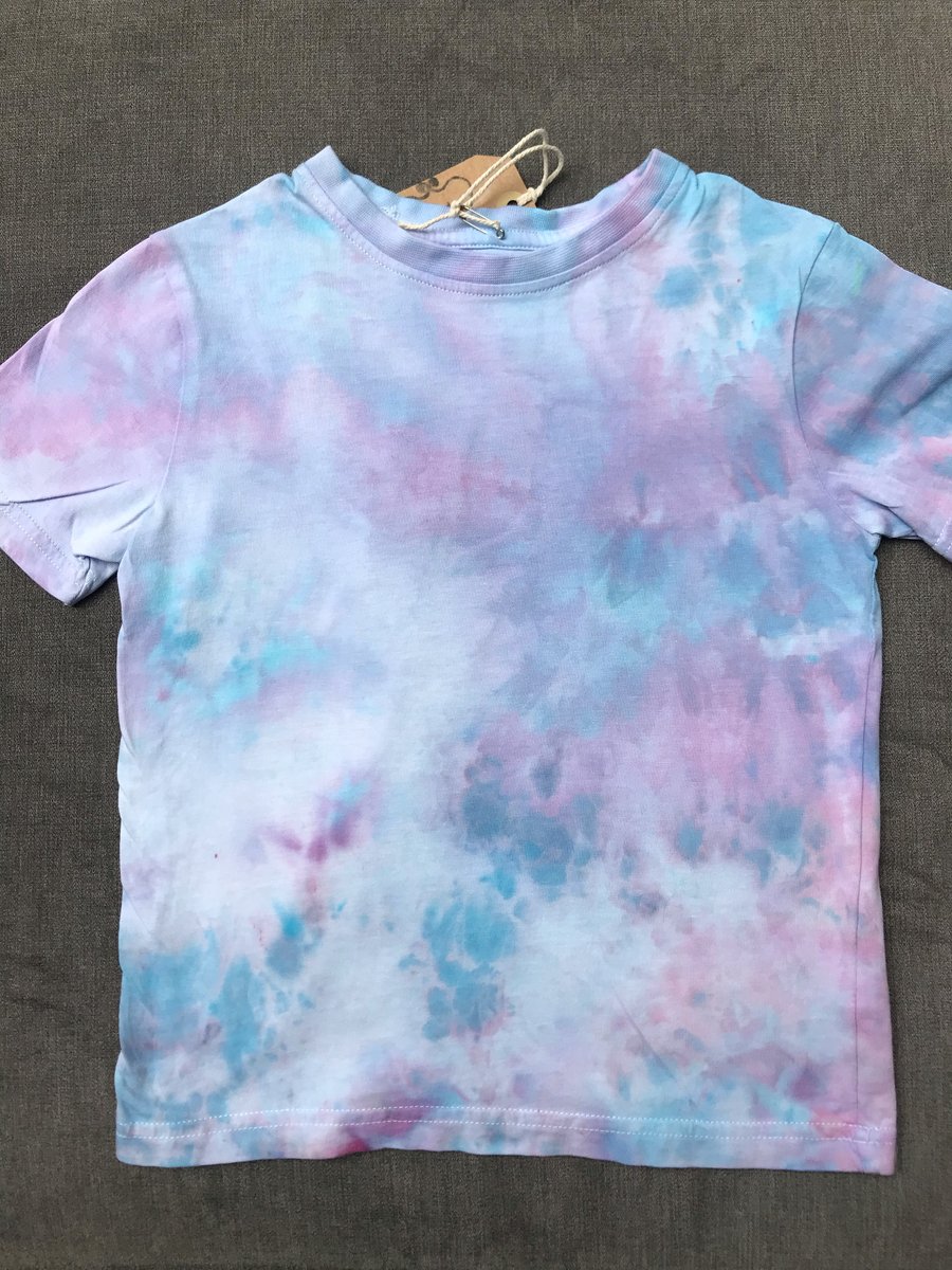 Tie dye T-shirt age 4-5 in unicorn colours 