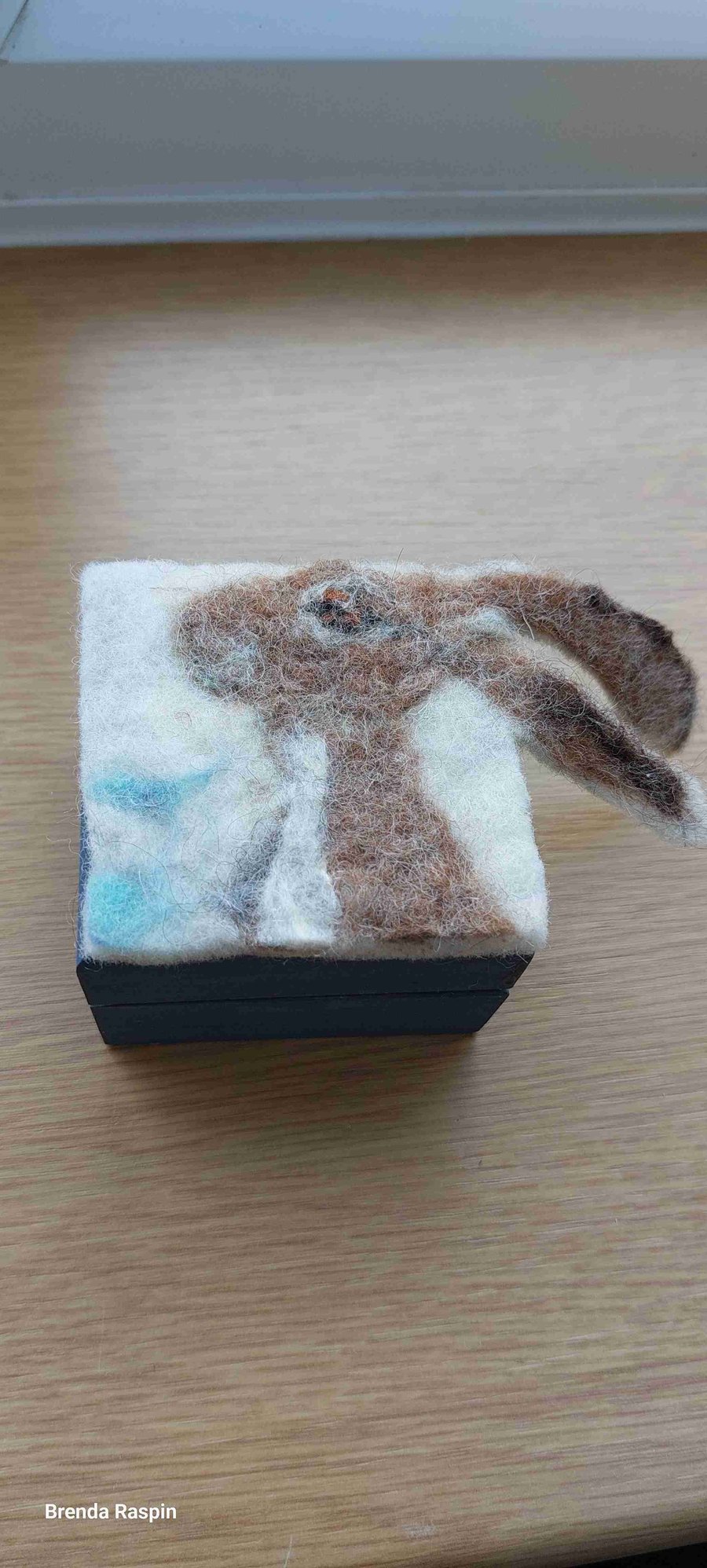 Coorie hare box  small felt lidded box. Contains a small cottage scenery brooch.