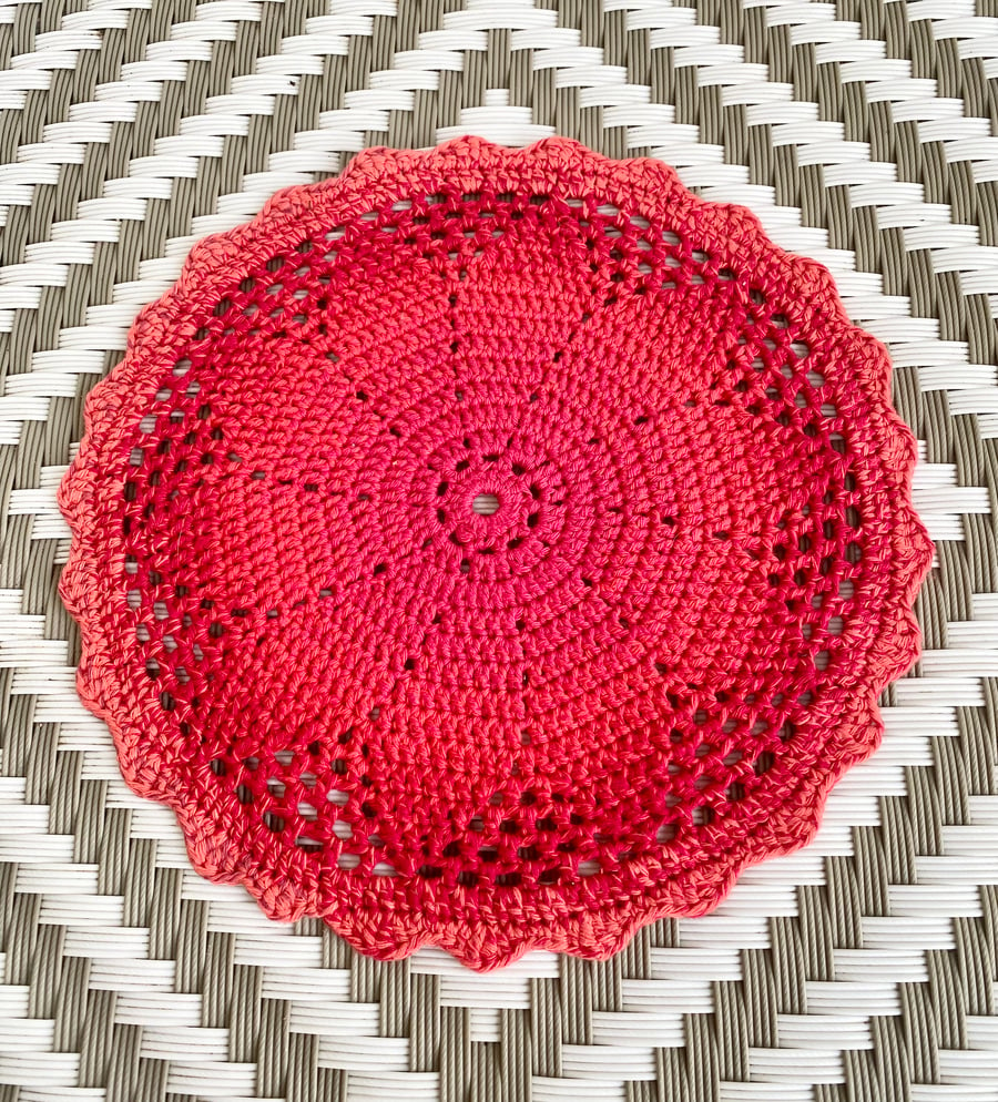 Crochet table mat, crochet plant pot, crochet tableware, daisy crochet mat