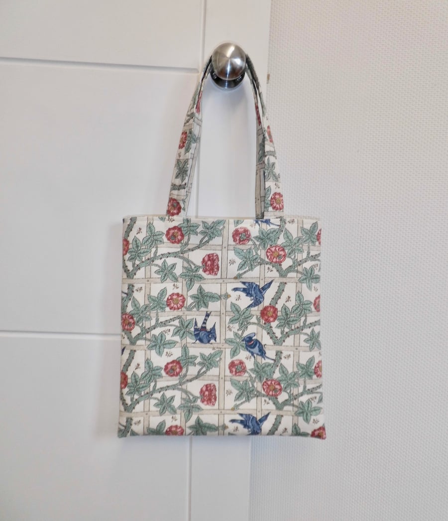 Tote bag long handles in William Morris Trellis fabric