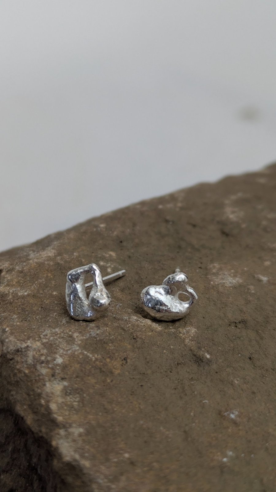 Mini hag stone studs 