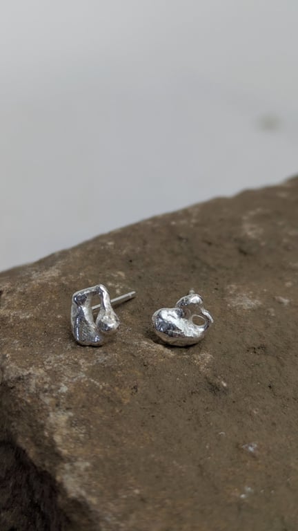 Mini hag stone studs 