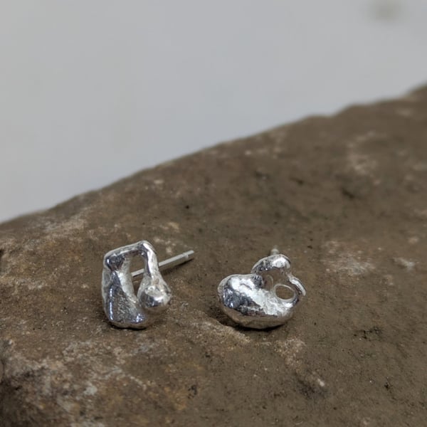 Mini hag stone studs 