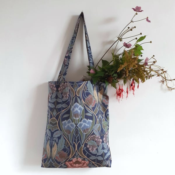Tote bag in an Art Nouveau inspired print with foldaway pouch