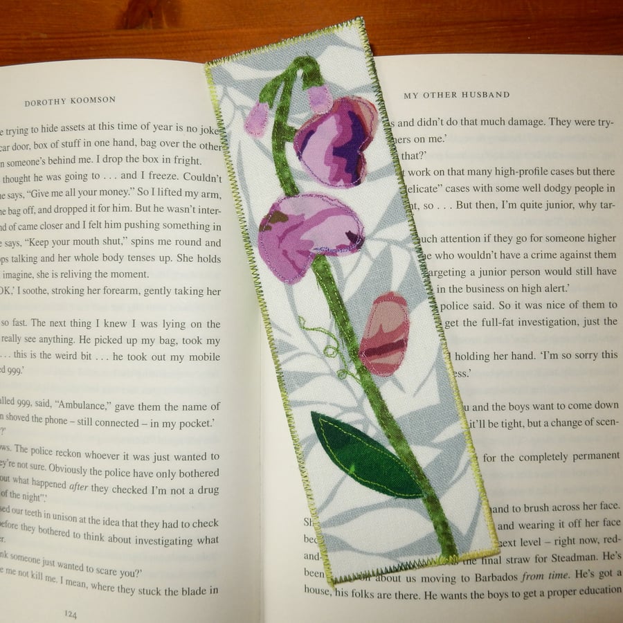 Bookmark with sweet peas applique 