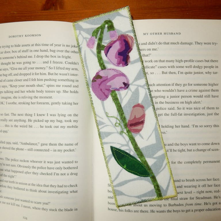 Bookmark with sweet peas applique 