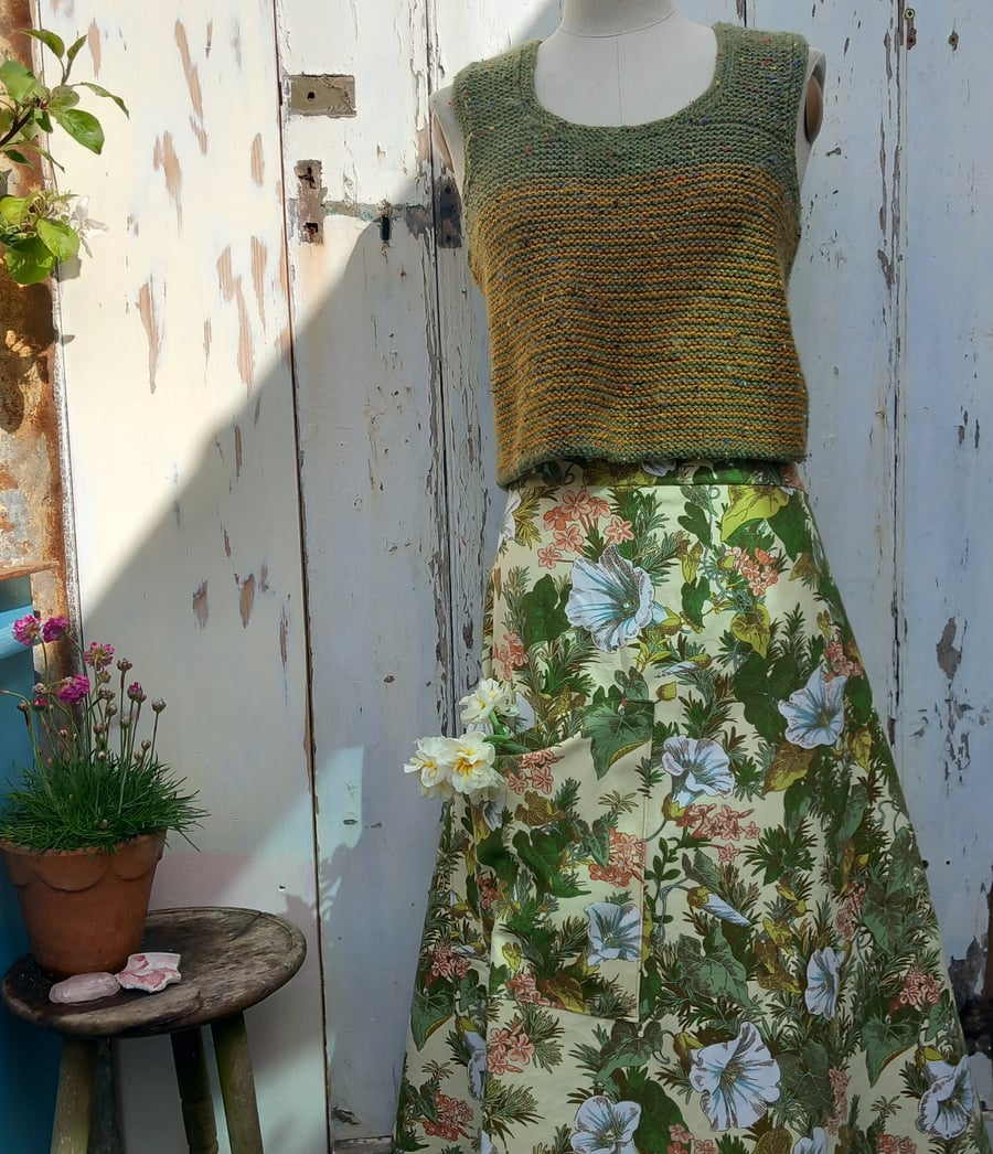 An adjustable waist long floral skirt size 14 - 16