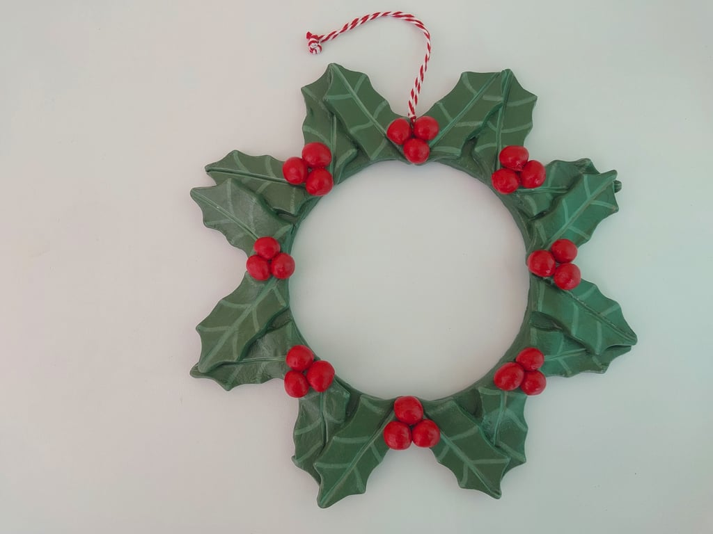 Traditional Holly with Berries Christmas Wreath 25cm made from  Air dry clay