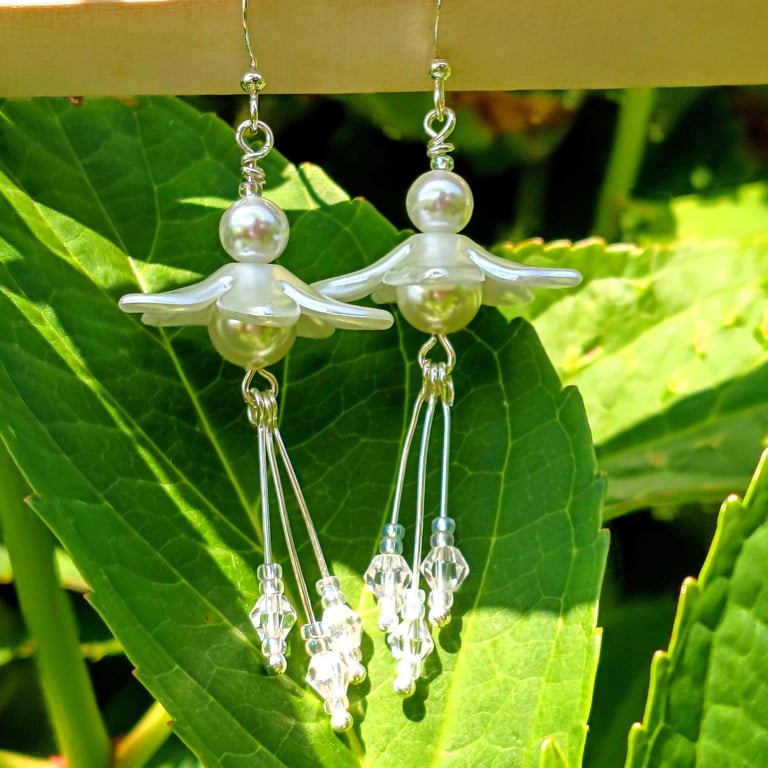 White Pearlised Flower & Shell Pearl Crystal Dangle Silver Earrings