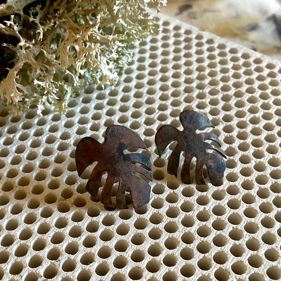 Brown copper monstera stud earrings 