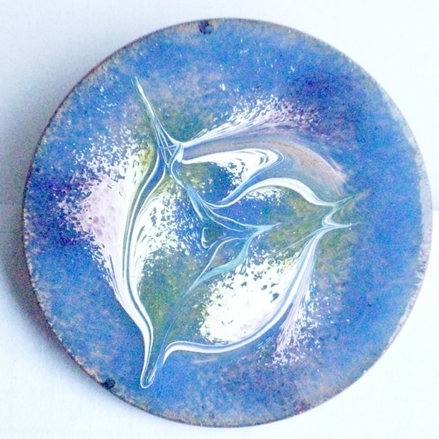 brooch - round: scrolled white, orchid, gold over royal blue on clear enamel