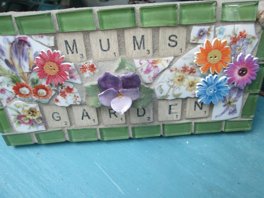 mosaic Mums garden sign