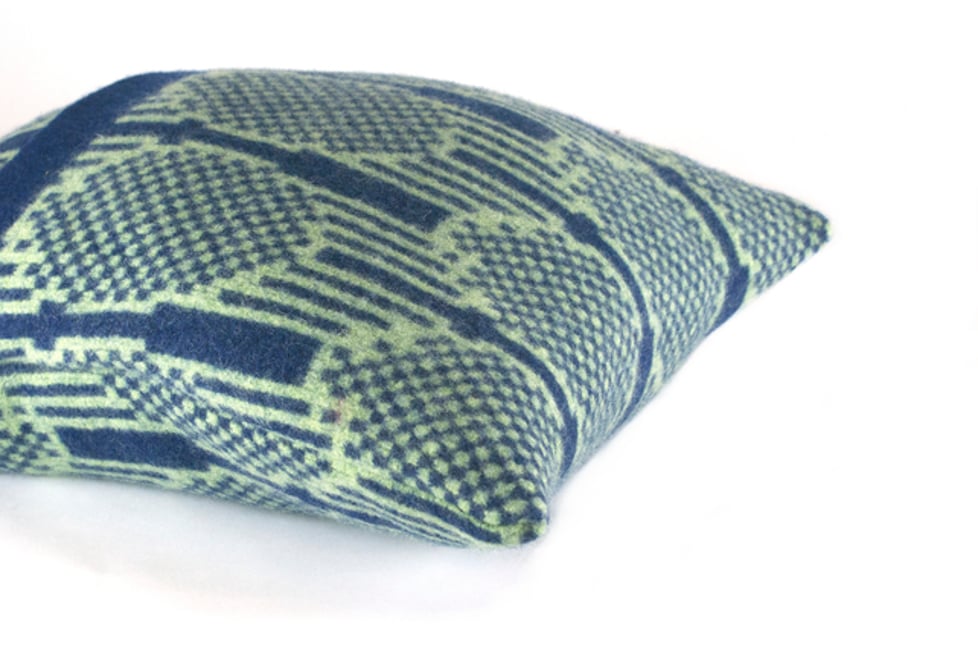 Victoria Logan - Knitted Textiles