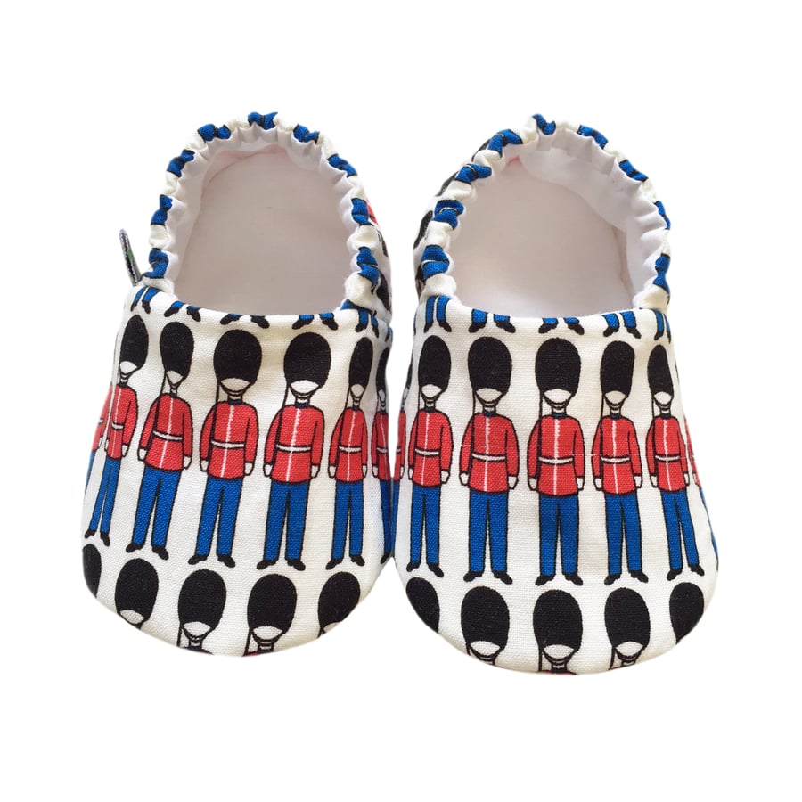 Red & Blue Queens GUARDS SOLDIERS Kids Slippers Pram Shoes BABY GIFT IDEA 0-9Y