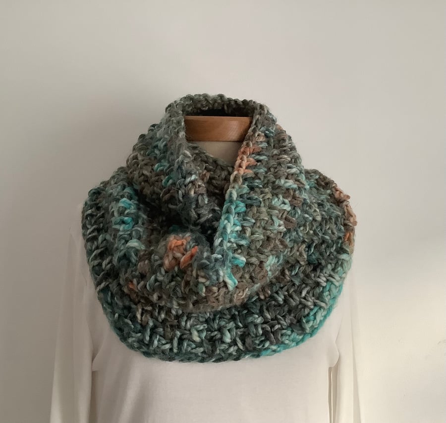 INFINITY SCARF , cowl . Alpaca blend. Chunky. Super-soft. 'Tor'. Greens.