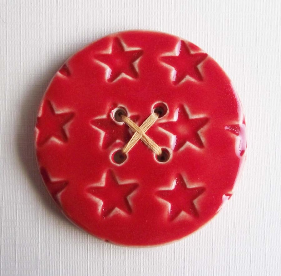 Large red star design ceramic button
