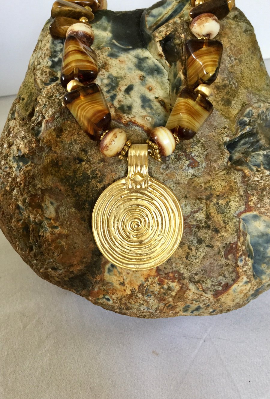 Tiger’s eye and gold pendant necklace 