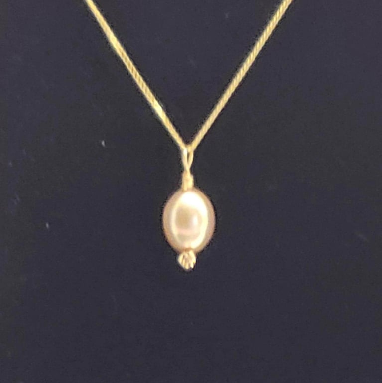 Solid Gold chain and Champagne Gold Freshwater Pearl-Top rated Lustre on every s